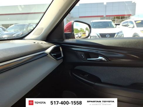 Used 2025 Chevrolet TrailBlazer LT AWD/4WD image 23
