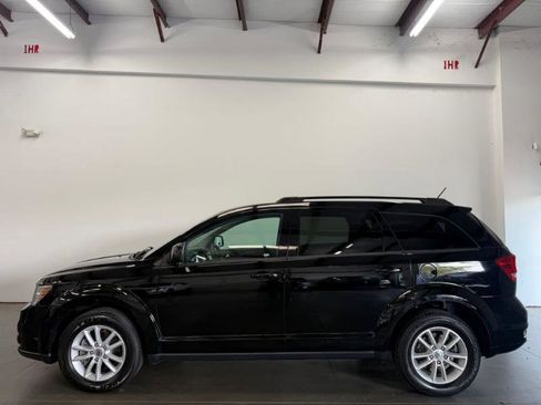 Used 2018 Dodge Journey SXT FWD image 3