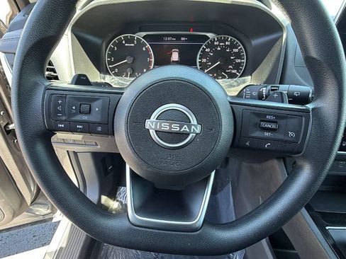 Used 2024 Nissan Rogue S AWD/4WD image 18