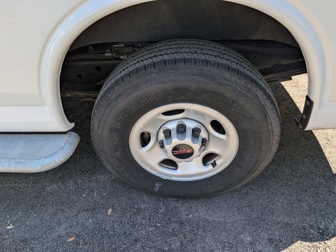 Used 2024 GMC Savana 2500 w/ Driver Convenience Package image 11