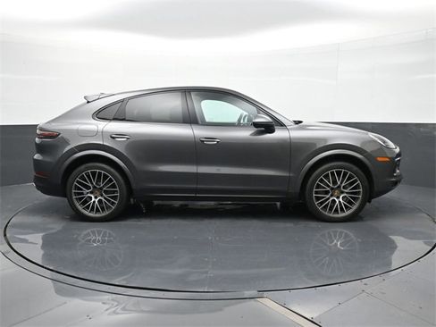 Used 2022 Porsche Cayenne S image 31