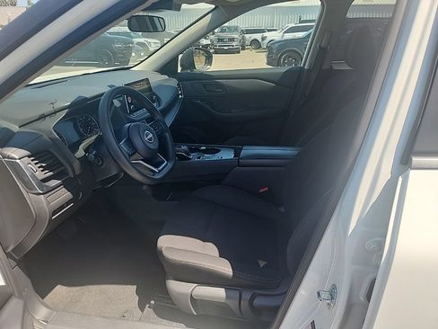 Used 2024 Nissan Rogue S FWD image 18