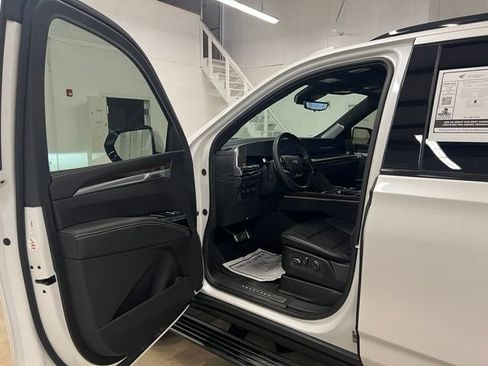 Used 2025 Cadillac Escalade Sport Platinum AWD/4WD image 22