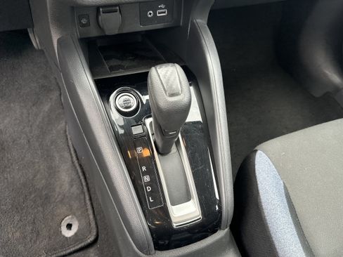 Used 2025 Nissan Versa SV FWD image 29