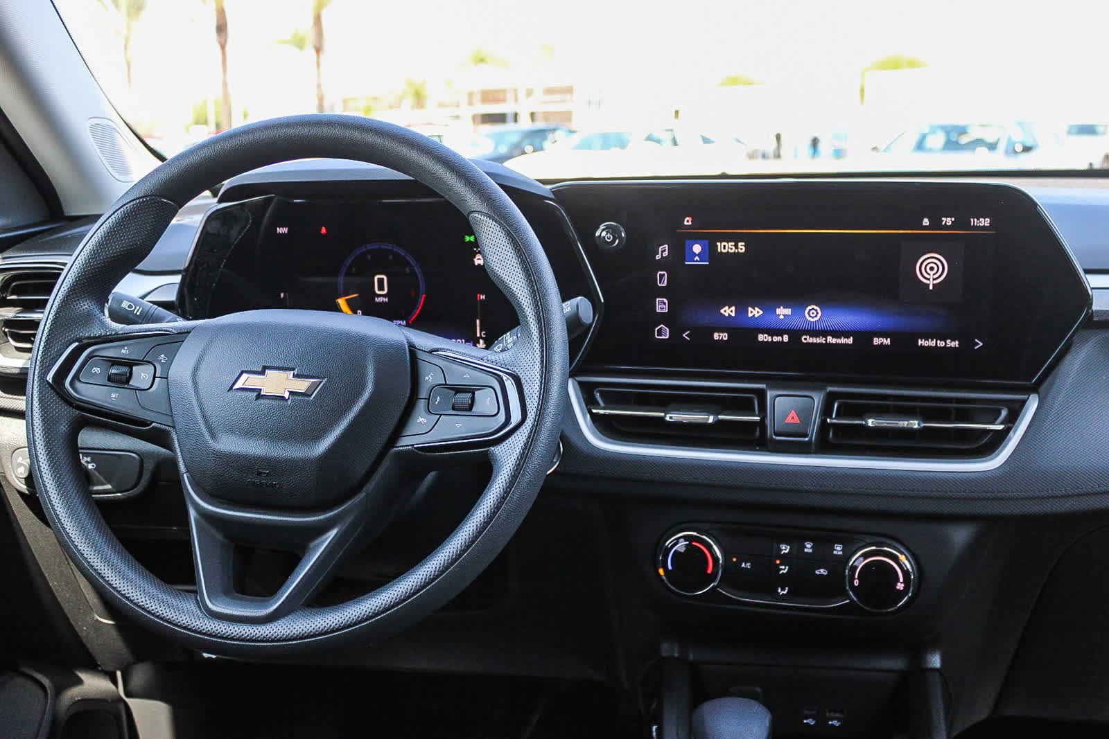 Used 2025 Chevrolet TrailBlazer LS w/ LS Convenience Package FWD image 13