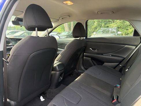 Used 2025 Hyundai Elantra SE FWD image 6