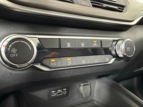 Used 2025 Nissan Altima 2.5 SV FWD image 30