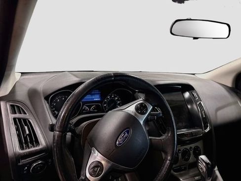 Used 2014 Ford Focus SE w/ Equipment Group 201A FWD image 10
