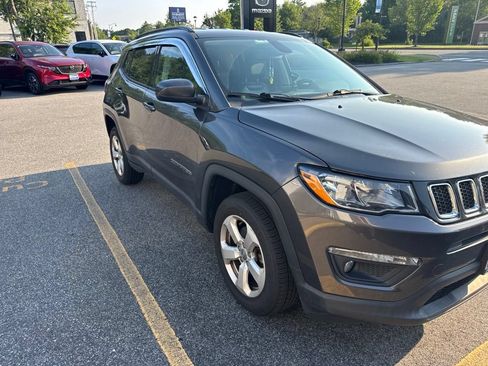 Used 2019 Jeep Compass Latitude w/ Cold Weather Group AWD/4WD image 1