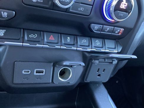 Used 2022 GMC Sierra 2500 AT4 image 43