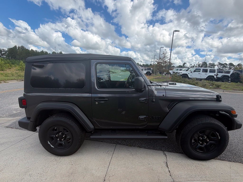 Used 2022 Jeep Wrangler Sport AWD/4WD image 17