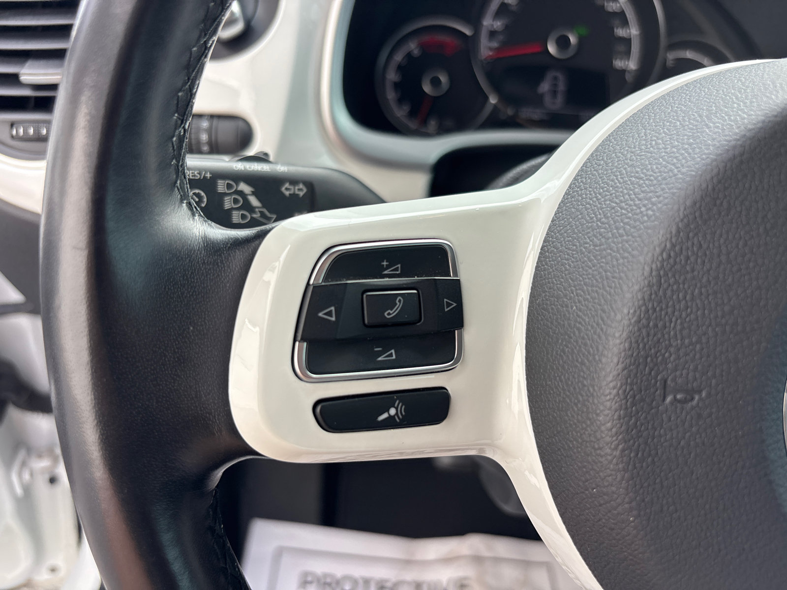 Used 2018 Volkswagen Beetle 2.0T S FWD image 17