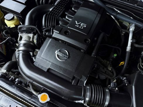 Used 2010 Nissan Frontier SE image 29