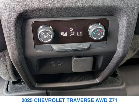 Used 2025 Chevrolet Traverse Z71 w/ Enhanced Driving Package AWD/4WD image 17
