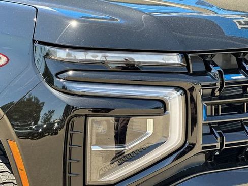New 2026 Chevrolet Suburban Z71 w/ Z71 Off-Road Package AWD/4WD image 38