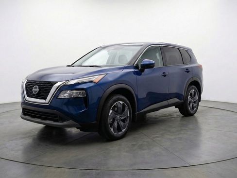 Used 2025 Nissan Rogue SV AWD/4WD image 3