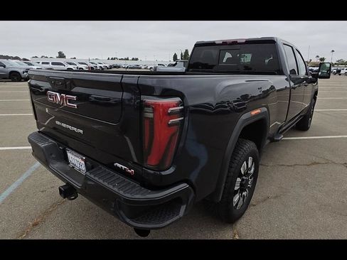 Used 2024 GMC Sierra 3500 AT4 w/ Technology Package AWD/4WD image 8