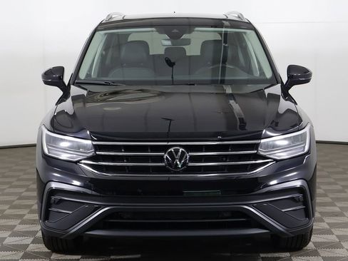 Certified 2024 Volkswagen Tiguan SE w/ Panoramic Sunroof Package AWD/4WD image 11