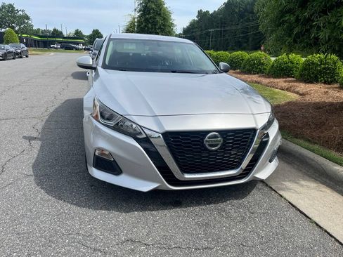 Used 2019 Nissan Altima 2.5 S FWD image 3