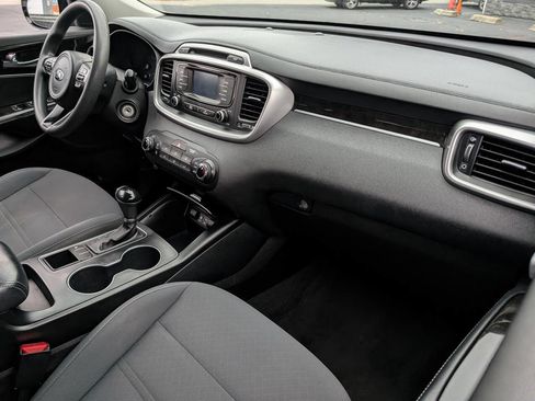 Used 2016 Kia Sorento FWD image 12