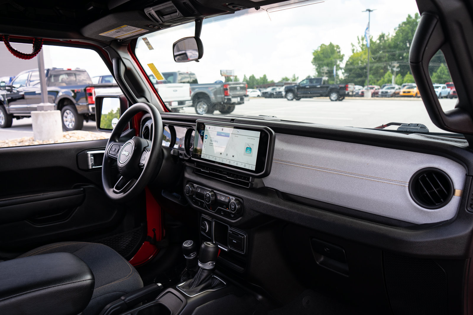 Used 2024 Jeep Wrangler Sport AWD/4WD image 18