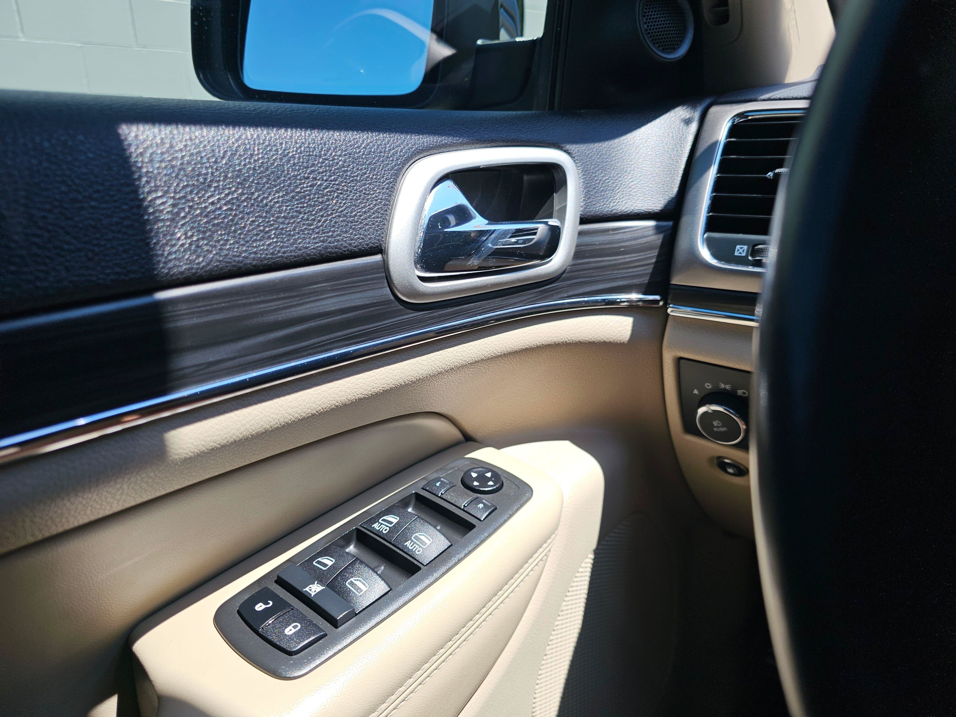 Used 2021 Jeep Grand Cherokee Limited w/ Sun & Sound Group AWD/4WD image 65
