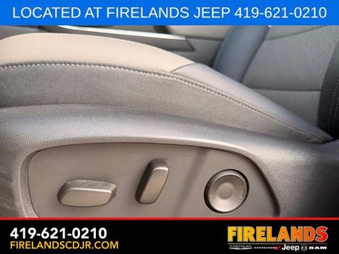 Used 2025 Chevrolet Equinox LT w/ Convenience Package II FWD image 17