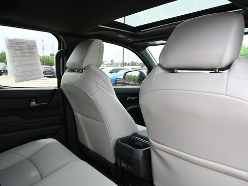 Used 2024 Toyota Tacoma Limited w/ Limited Package (LT) image 30