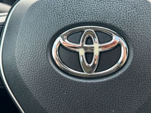 Used 2021 Toyota RAV4 XLE Premium image 36