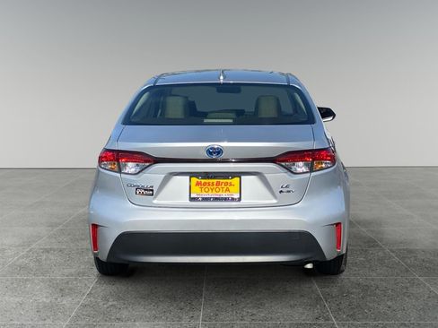 Used 2025 Toyota Corolla LE FWD image 4