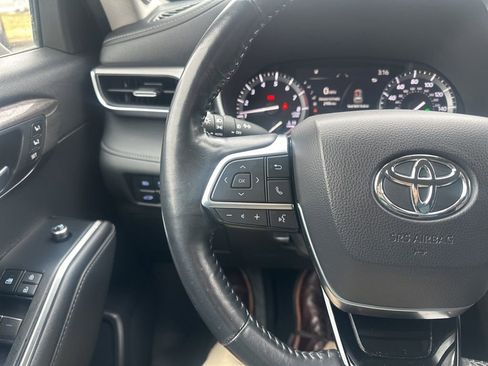 Used 2021 Toyota Highlander Platinum AWD/4WD image 17
