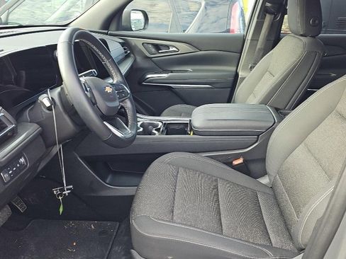 Used 2024 Chevrolet Traverse LT image 5