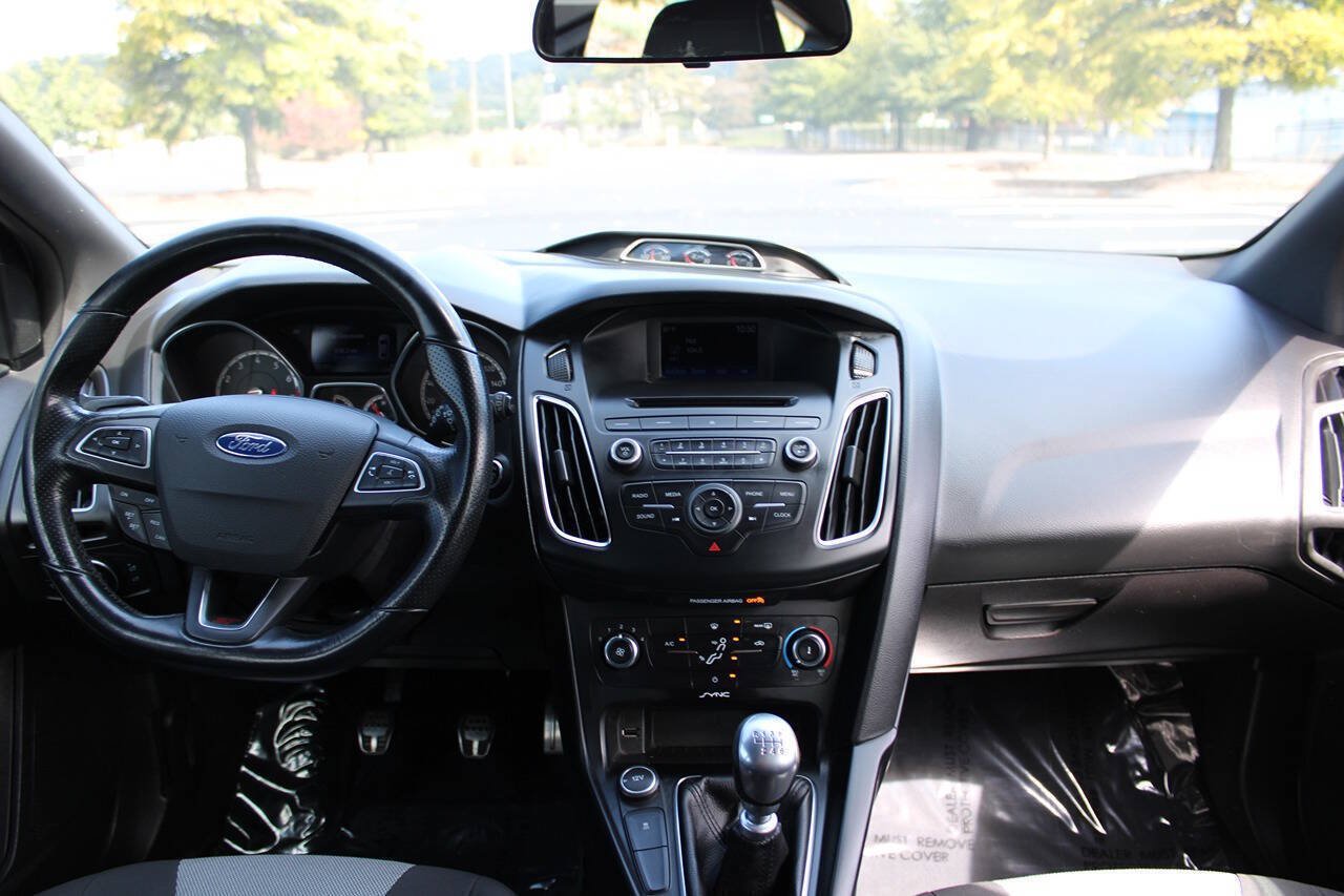 Used 2015 Ford Focus ST FWD image 22