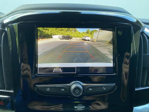 Used 2023 Chevrolet Traverse LT FWD image 26