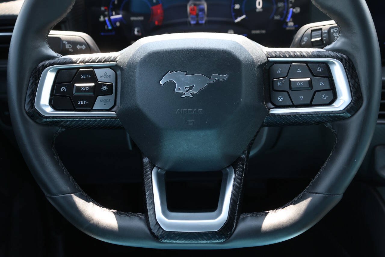 Used 2025 Ford Mustang Coupe RWD image 16