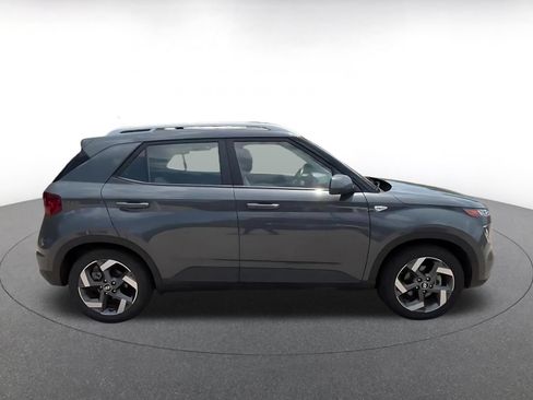 Used 2026 Hyundai Venue SEL FWD image 15