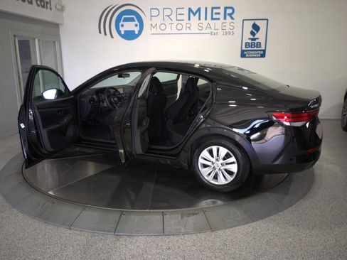 Used 2025 Nissan Sentra S image 4