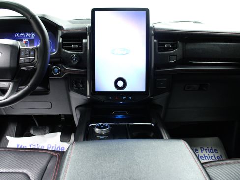 Used 2024 Ford Expedition Limited image 19