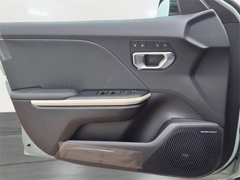 New 2025 Kia K4 GT-Line image 17