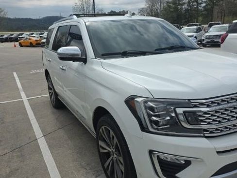 Used 2021 Ford Expedition Platinum image 3