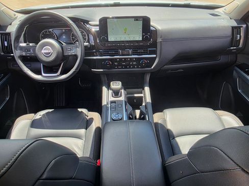 Used 2025 Nissan Pathfinder SL w/ SL Premium Package AWD/4WD image 15
