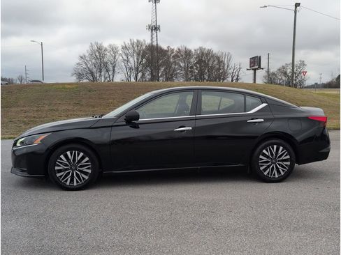 Used 2024 Nissan Altima 2.5 SV image 2