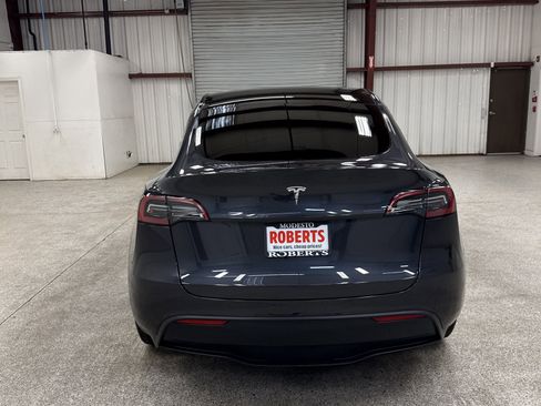 Used 2024 Tesla Model Y 2WD image 16