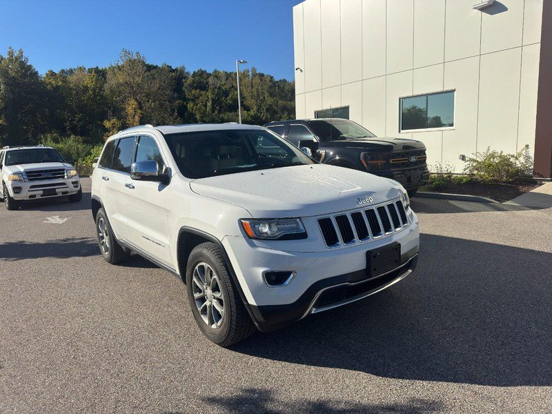 Used 2014 Jeep Grand Cherokee Limited w/ Luxury Group II AWD/4WD image 2