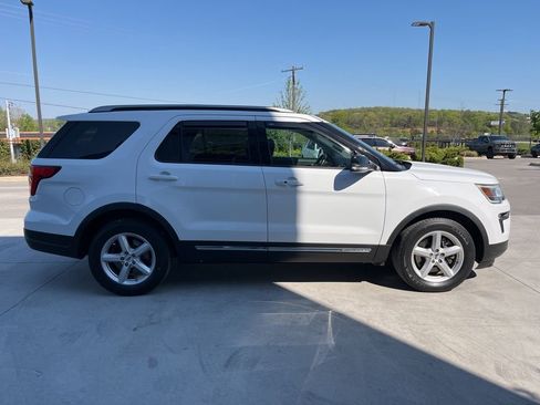 Used 2018 Ford Explorer XLT w/ Equipment Group 202A FWD image 19