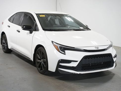 Used 2024 Toyota Corolla SE image 3