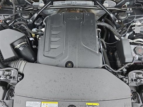 Used 2025 Audi Q5 Premium w/ Convenience Package image 34