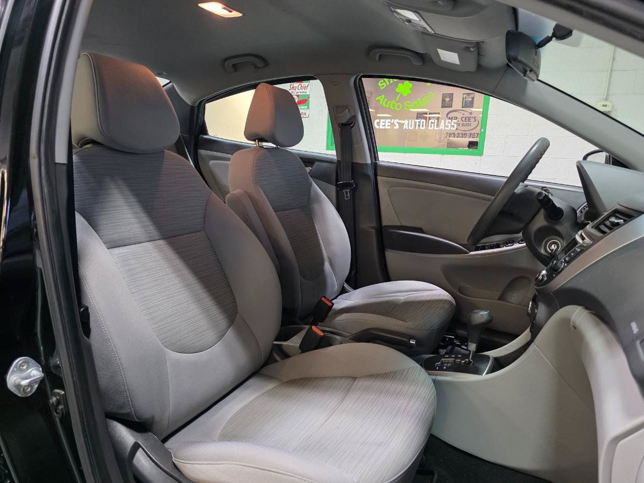 Used 2017 Hyundai Accent SE FWD image 23