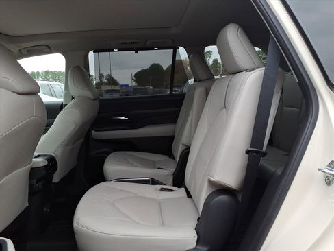Used 2024 Toyota Grand Highlander Platinum image 23