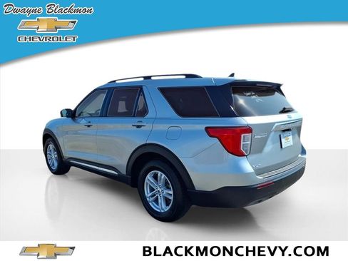 Used 2021 Ford Explorer XLT image 5